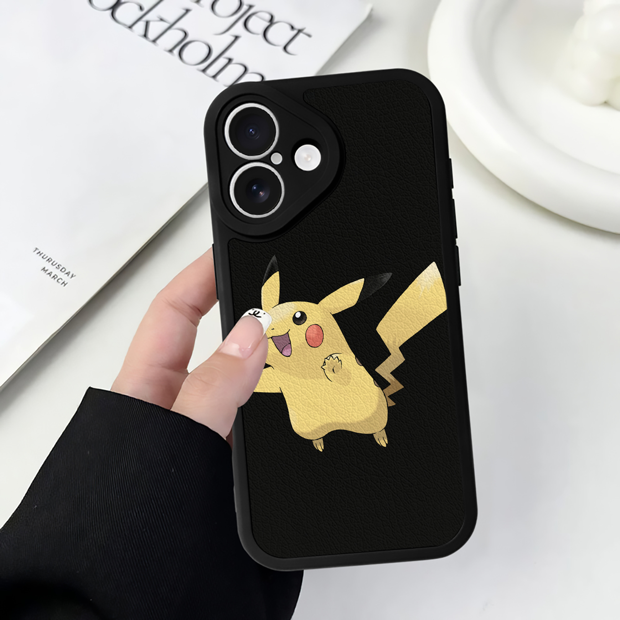 （画像用） ポケットモンスター Pokémon 【iPhone 16シリーズ対応】シリコンスマホケース（レザー調） 材質：シリコン
